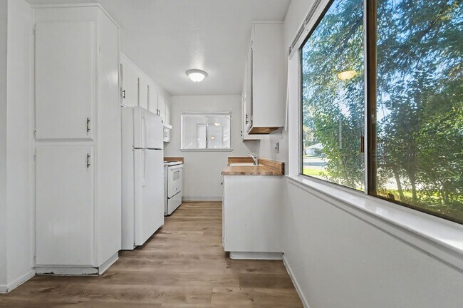 Building Photo - 0385