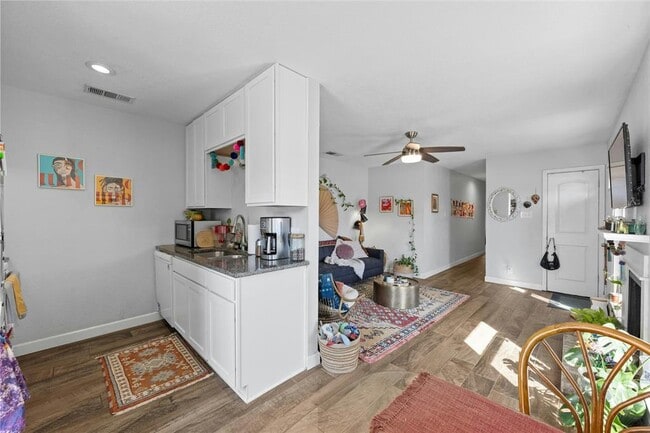 Building Photo - 5900 Harwill Cir