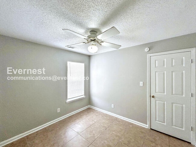 Building Photo - 7036 Foxhall Dr