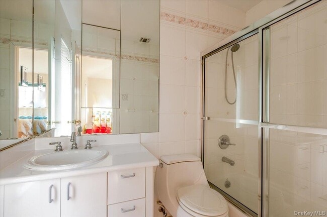 Building Photo - 11 Drury Ln