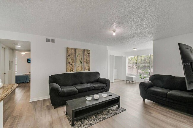 Building Photo - 582 Good Life Wy