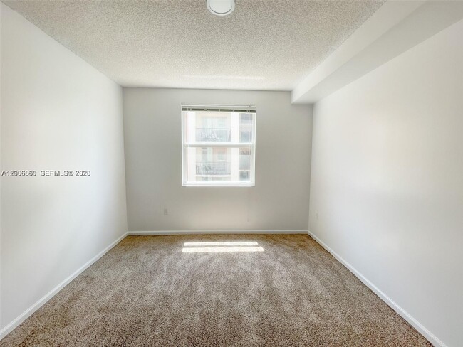 Building Photo - 17150 N Bay Rd