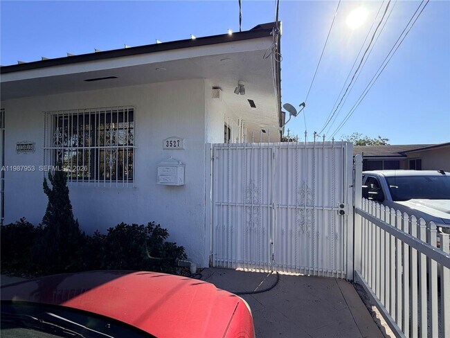 Building Photo - 3525 SW 92nd Ave