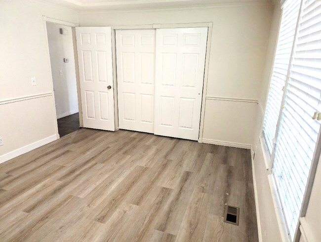Building Photo - 1099 W 1420 N