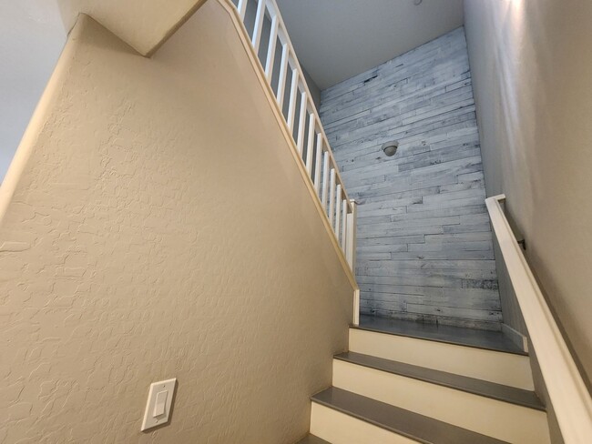 Building Photo - Three Level Mountains Edge Townhome