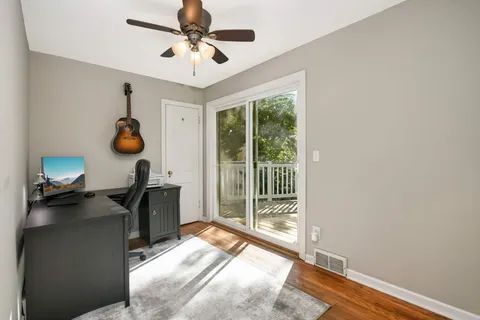 Building Photo - Charming 3-Bed Gem withHardwood Floors in Saint Louis Park!