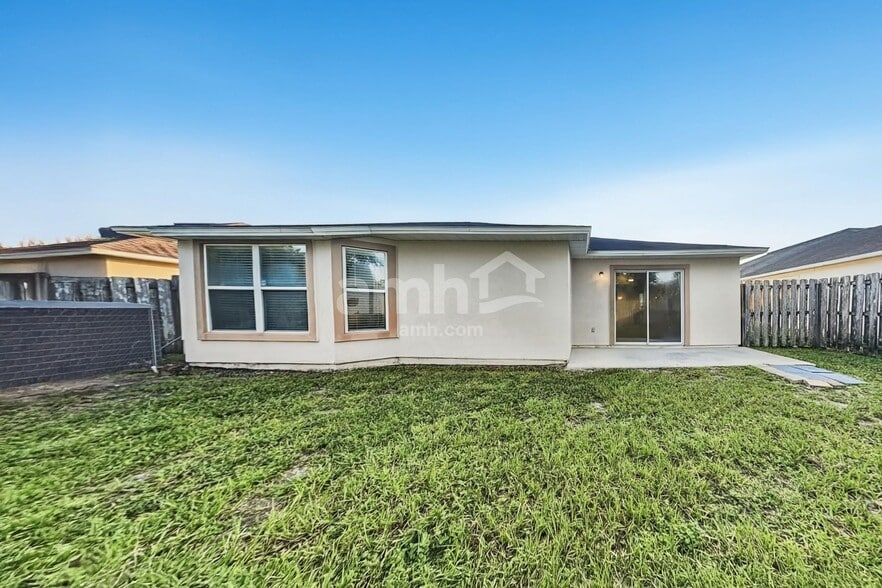 Building Photo - 422 Bostwick Cir