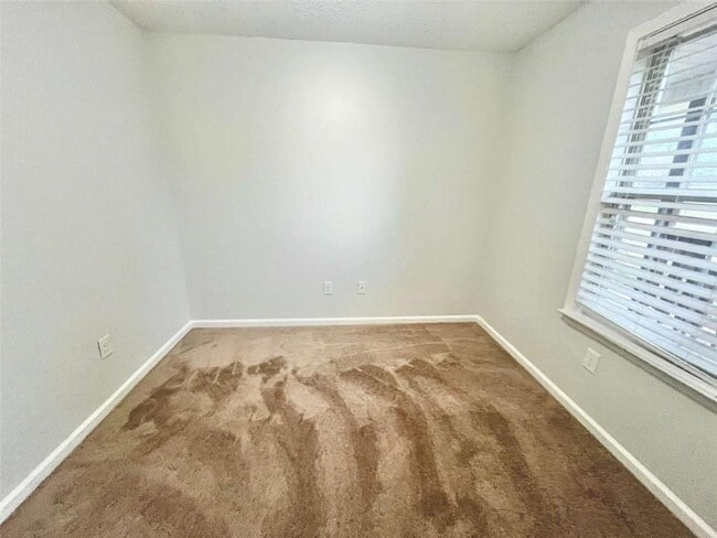 Building Photo - 233 Hawks Nest Rd