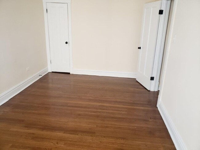 Building Photo - 4414 N St Louis Ave