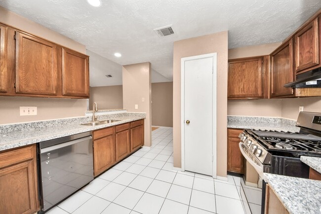 Building Photo - 16423 Monte Carlo Ln