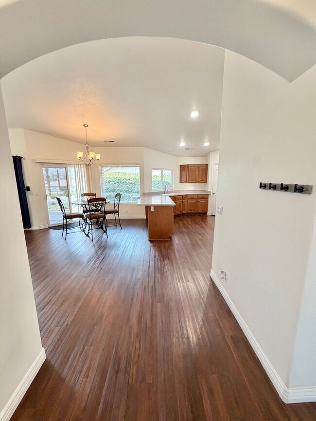 Building Photo - 143 187 N Westridge Dr