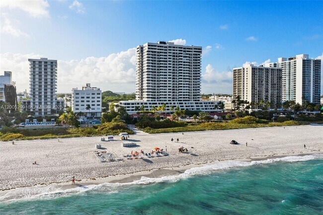 Building Photo - 2555 Collins Ave