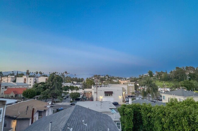 Building Photo - 2749 Griffith Park Blvd