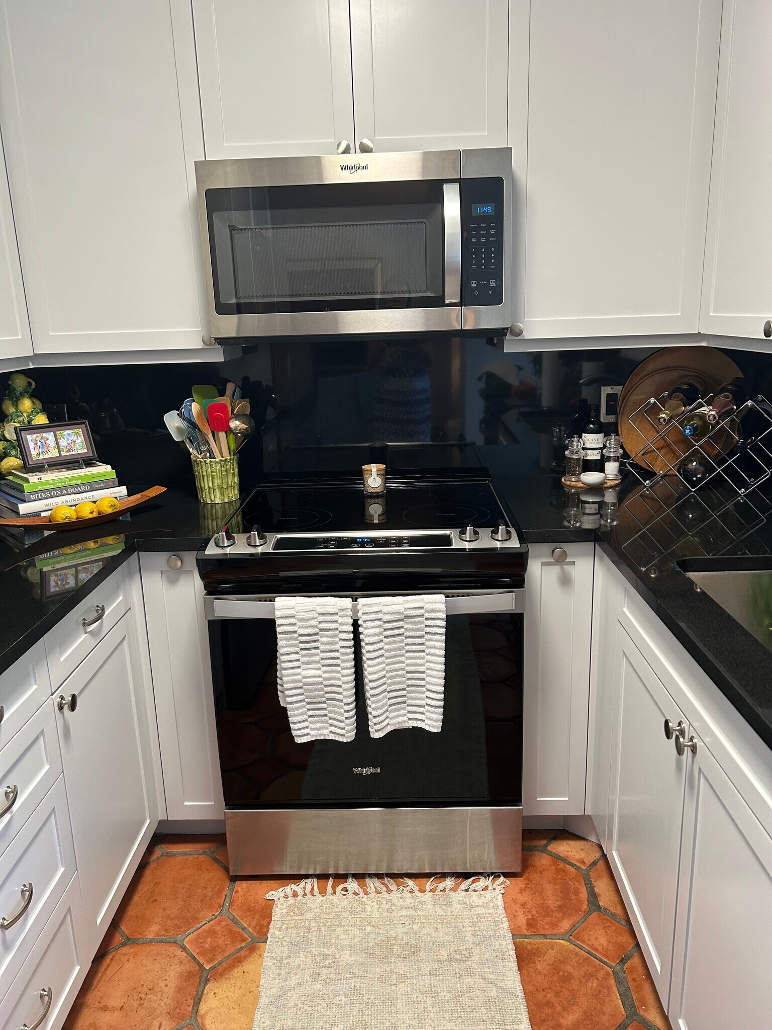 Kitchen - 401 Peruvian Ave