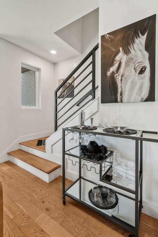 Building Photo - 1007 12th Ave N