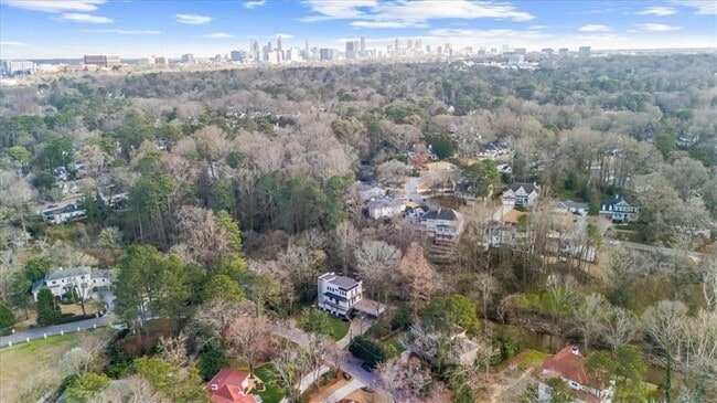 Building Photo - 942 Peachtree Battle Cir NW