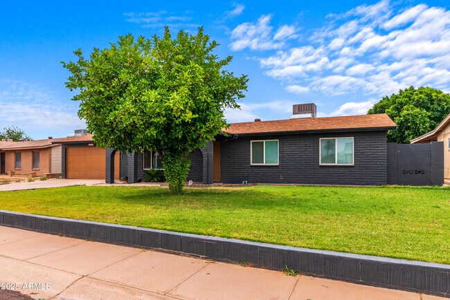 Building Photo - 3824 W Carol Ave