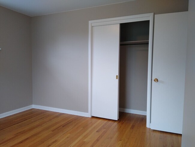 Building Photo - Stunning 4 bedroom 2 bath Virginia Village...
