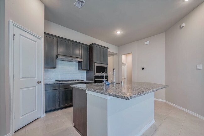 Building Photo - 31953 Retama Rnch Dr