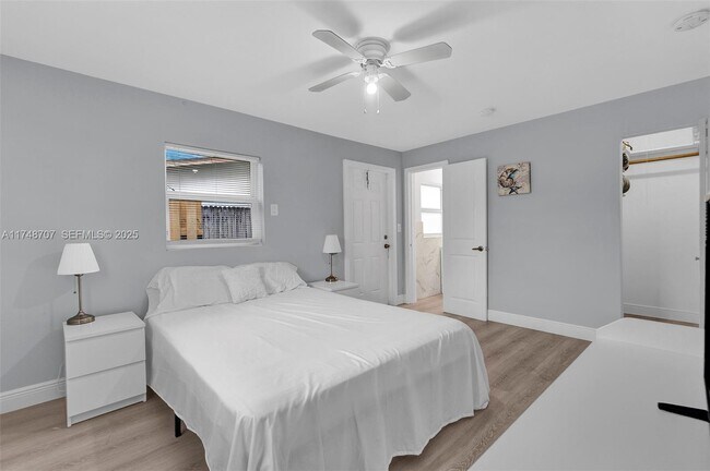 Building Photo - 1120 SW 30th St