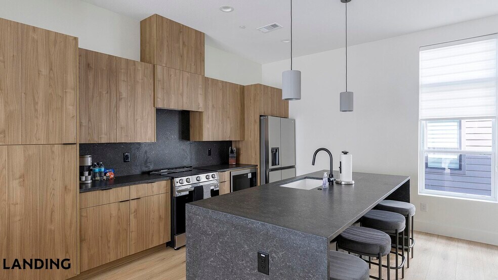 Building Photo - 2206 Arroyo Ave