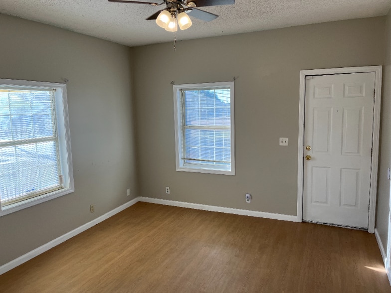 Building Photo - 205 Baker St