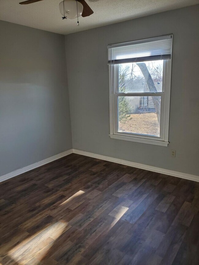 Building Photo - 1443 N Smith Ct
