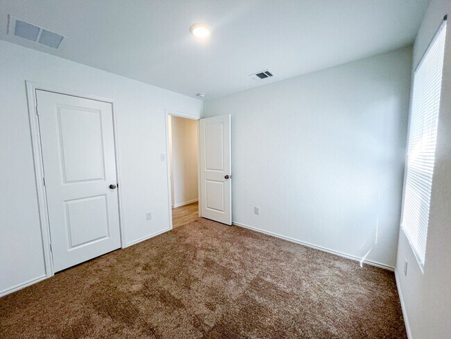Building Photo - 4 Bedroom 1-Story Home Near SeaWorld in Northwest San Antonio