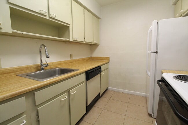 Building Photo - Waterfront Condo with Pensacola Bay Views – Updated 1BR in Quiet Southeast Community | Minutes to...