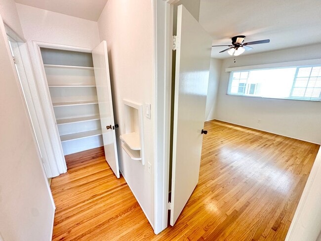 Building Photo - Sun-Filled Belmont Shore Apartment