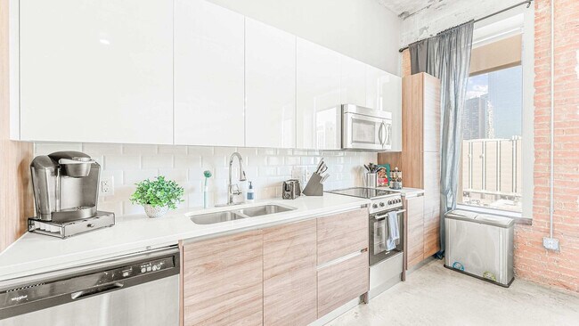 Building Photo - 555 Evergreen St