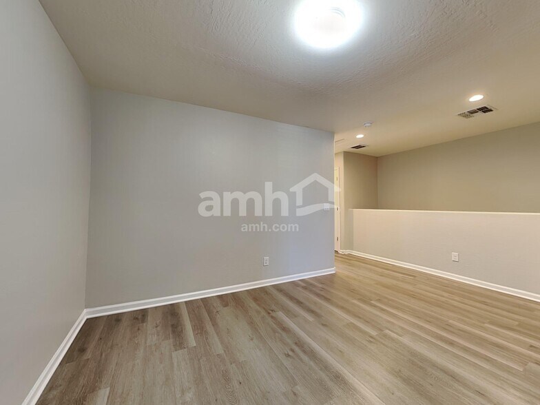 Building Photo - 20715 W Thomas Rd