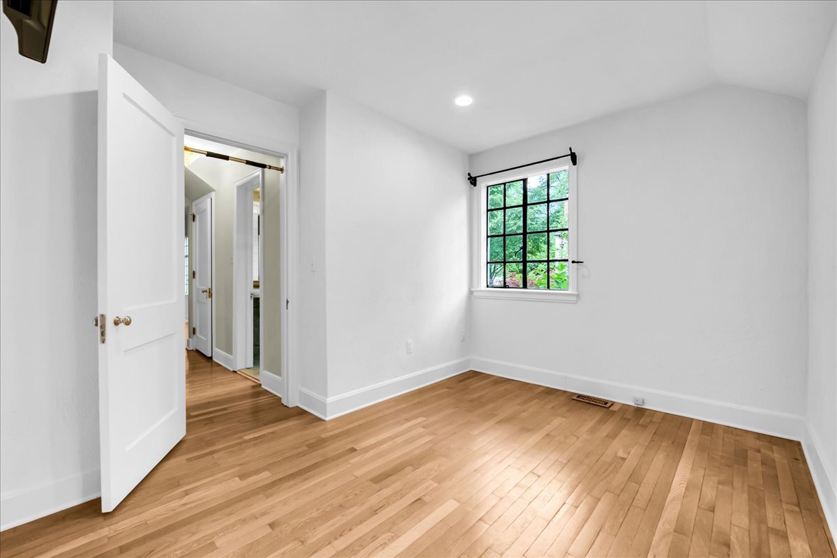 Building Photo - 455 Linden Rd