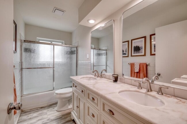 Building Photo - 2117 Gaston Pl Dr