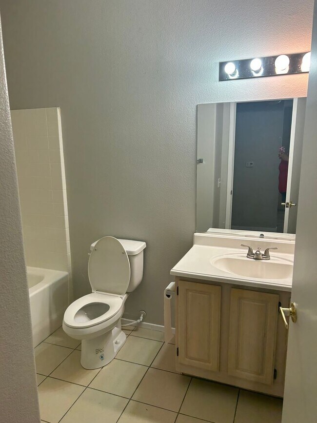 Building Photo - 5650 E. Sahara #1029