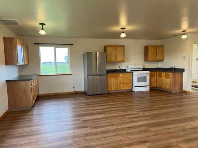 Building Photo - Marilann CT