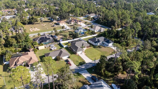 Building Photo - Move in with Zero Deposit! Turnkey Furnish...