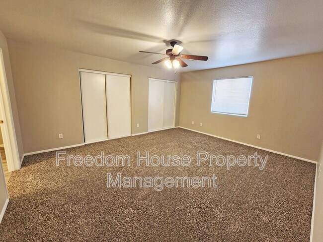 Building Photo - 200 S Mount Charleston Dr E
