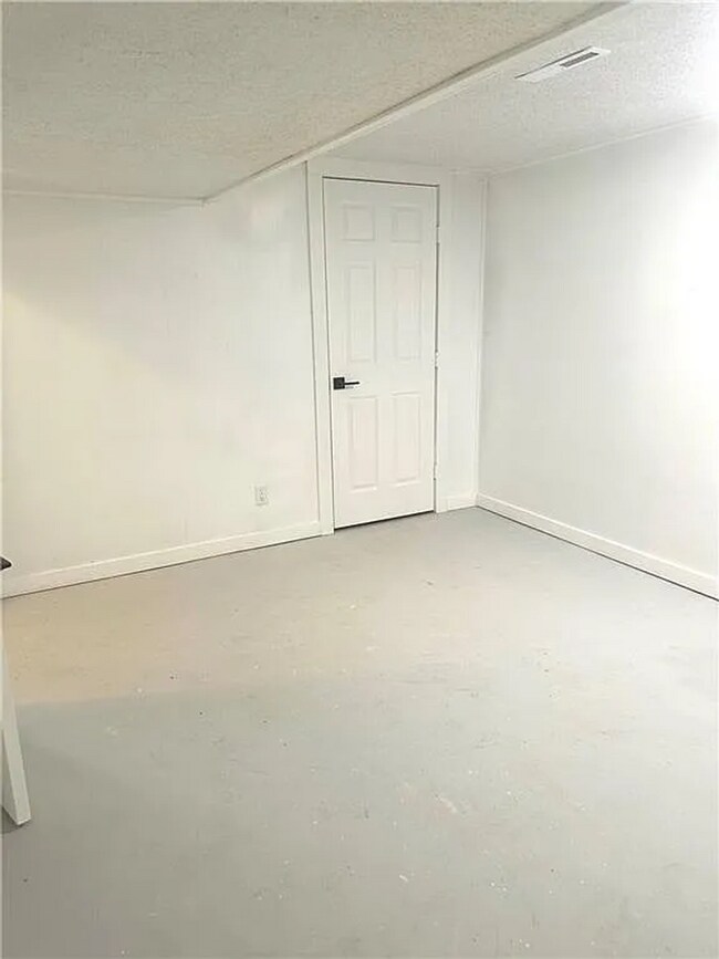 Building Photo - Welcome Home to Comfort, Space & Style!