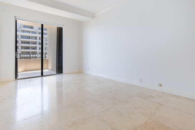 Building Photo - 251 Crandon Blvd