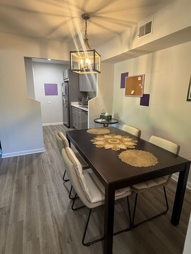 Building Photo - Fully Furnished Condo with community pool