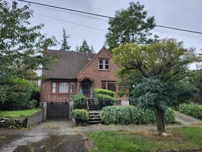 Building Photo - 1909 Gregory Way