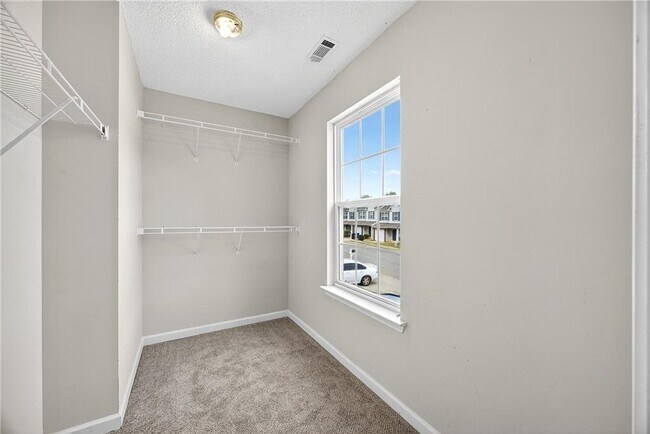 Building Photo - 1020 Chase Ln