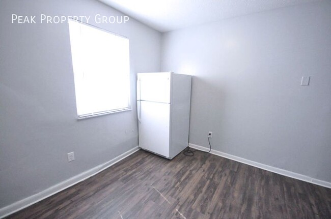 Building Photo - Available Fall 2026! 1 Bedroom Apartment L...