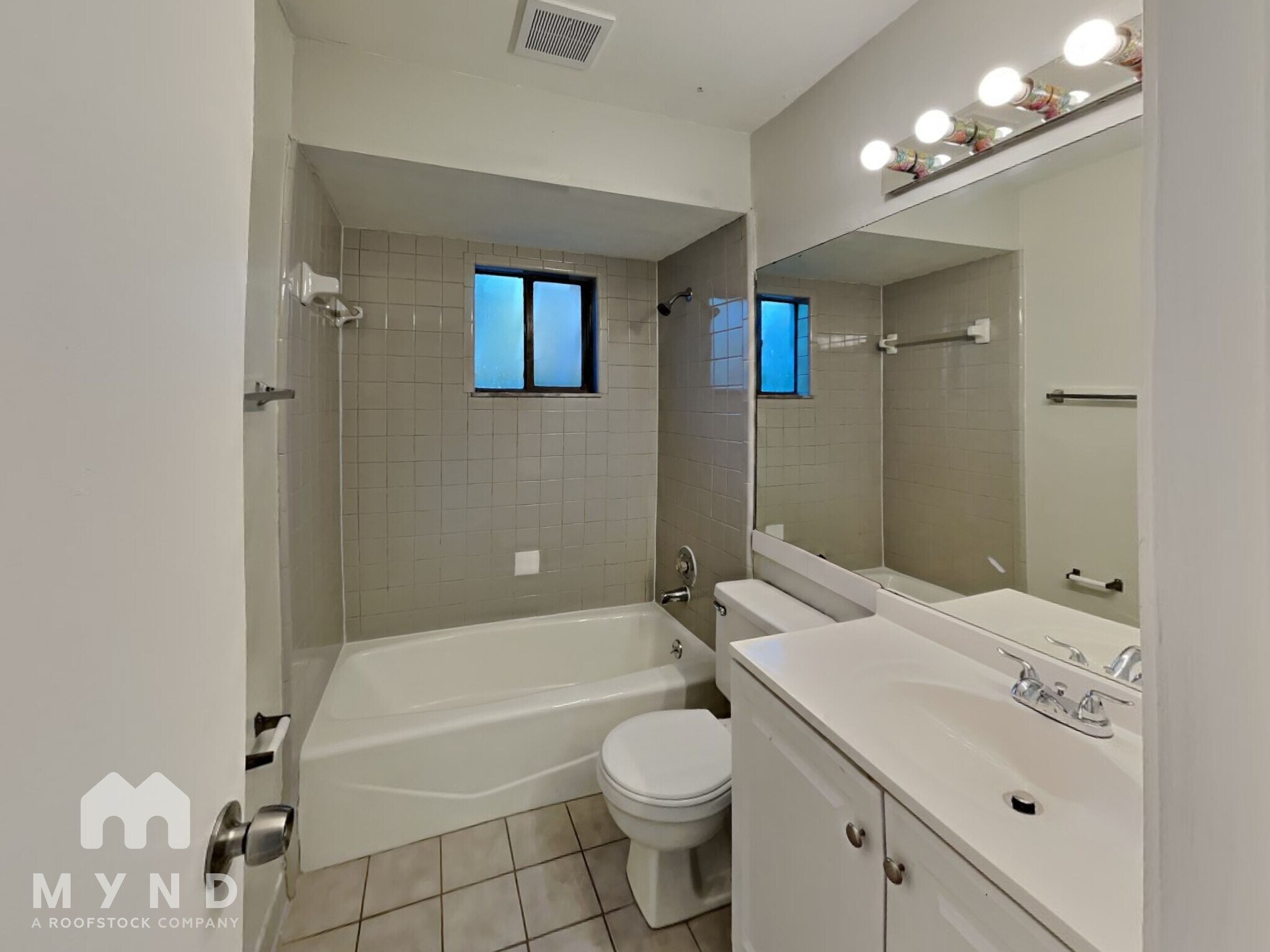 Building Photo - 1060 Huntington Ct