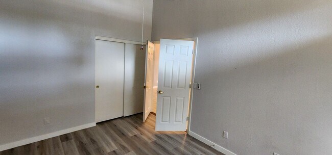 Building Photo - Well Maintained Single Story Pool Home in a great location!