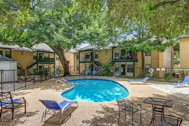 Building Photo - 1624 Aquarena Springs Dr