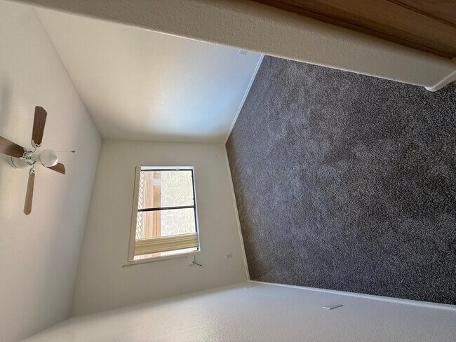 Building Photo - 45 E 9th Pl