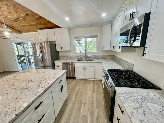 Building Photo - 13232 Rocky Ln