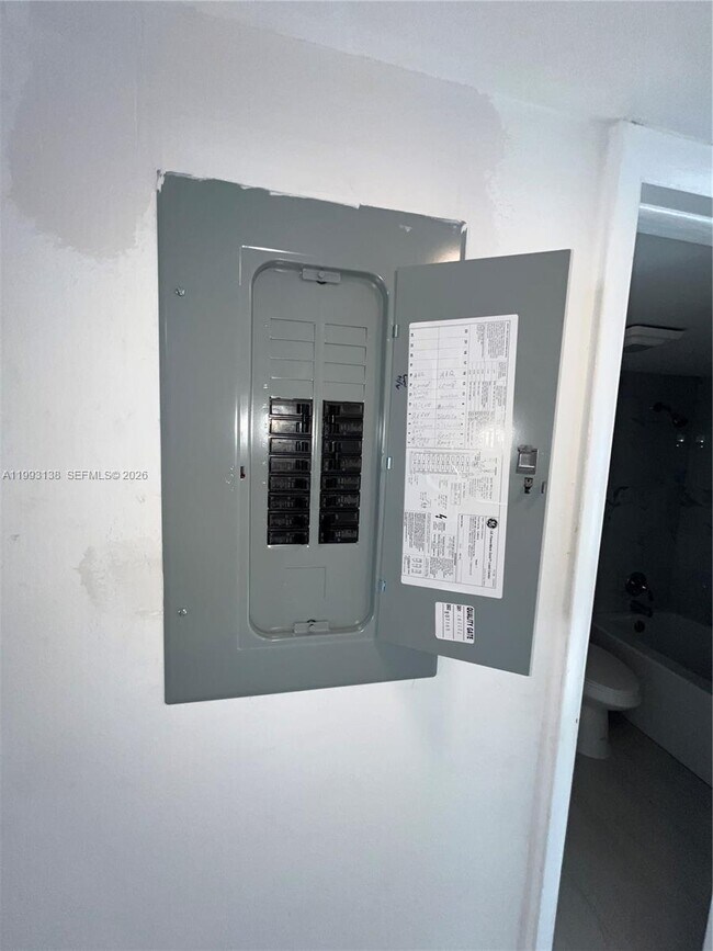 Building Photo - 1100 SE 4th Ave